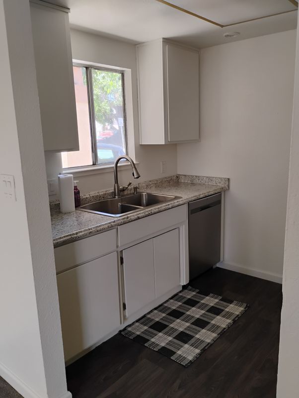Foto del edificio - 521 Laurel Ave