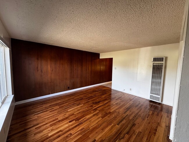 Building Photo - 430-436 Hodgson - DNT$ [PRM: Brittany] (2)