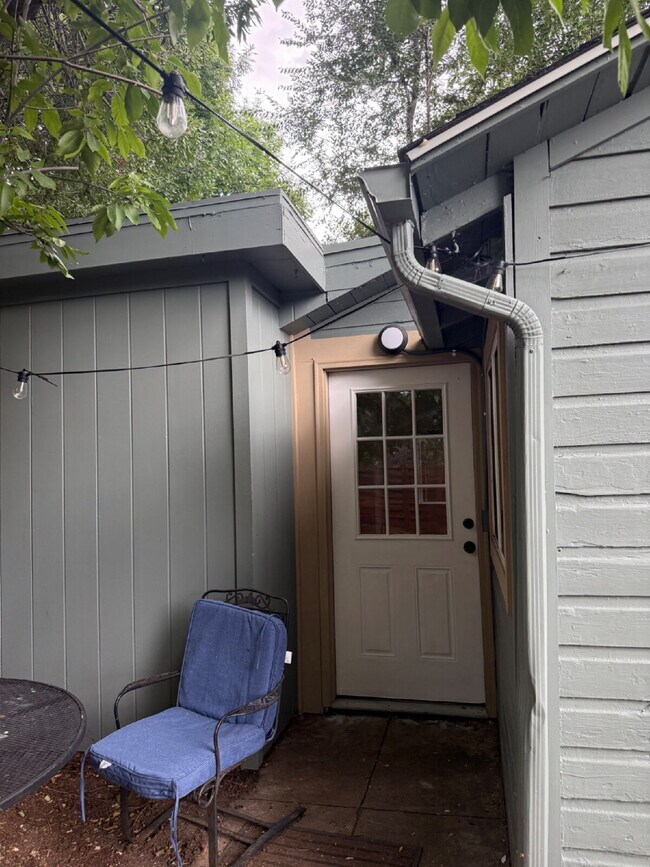 Foto del edificio - Beautiful and cozy 3 Bedroom 1 Bathroom Ho...