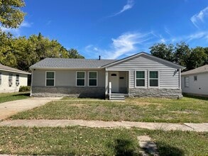 Building Photo - 327 S 3rd St