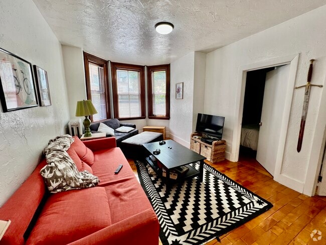 Building Photo - 4 Adella Pl