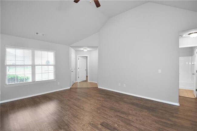 Building Photo - 1240 Lariat Dr