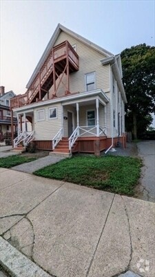 Building Photo - 60 Dunham St