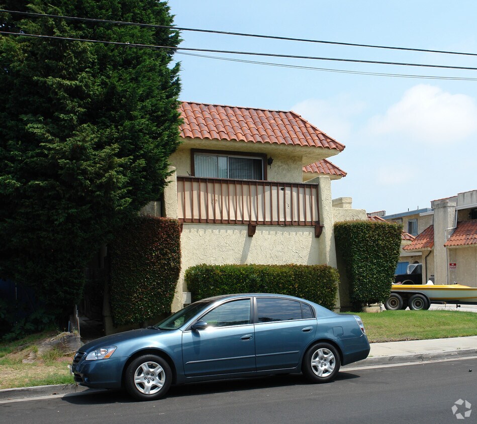 Building Photo - 16822 Sims St