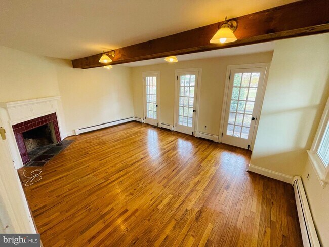 Building Photo - 810 N Lenola Rd
