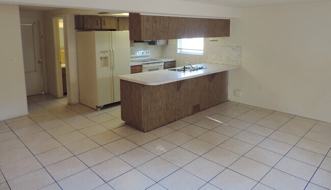 Foto del edificio - 7621 Heather St