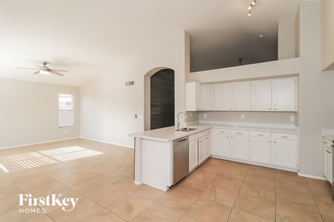 Building Photo - 12557 W Holly St