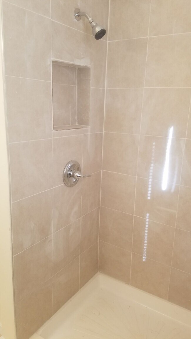 Building Photo - 4630 Brooks St NE