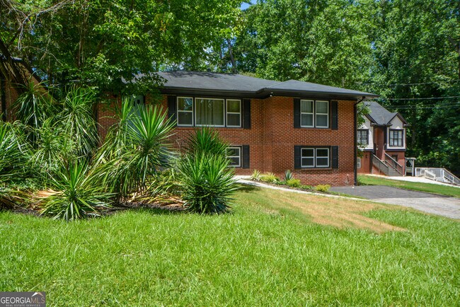 Building Photo - 2267 Delowe Dr