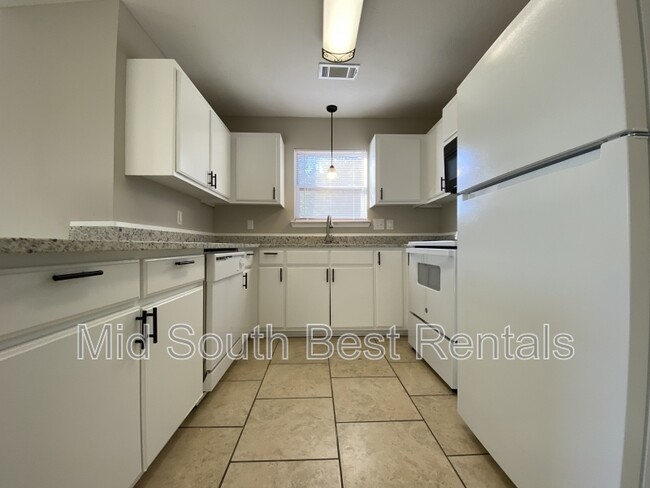 Foto del edificio - 301 Clint Rd
