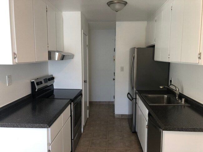 Building Photo - 1555 Delucchi Ln