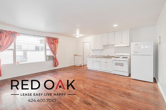 Building Photo - 1352 N Las Palmas Ave