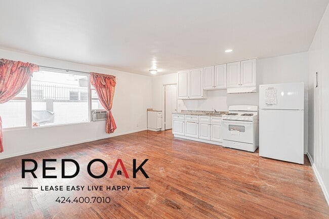 Building Photo - 1352 N Las Palmas Ave