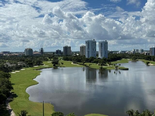 Foto del edificio - 20185 E Country Club Dr