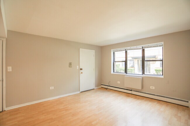 Foto del edificio - 1660 W Pratt Blvd