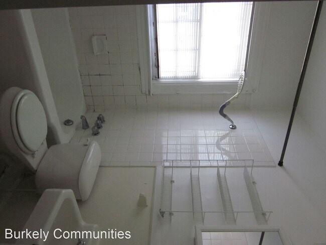 Building Photo - 414 S Chapman St