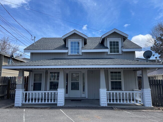 Building Photo - 824 NW Newport Ave