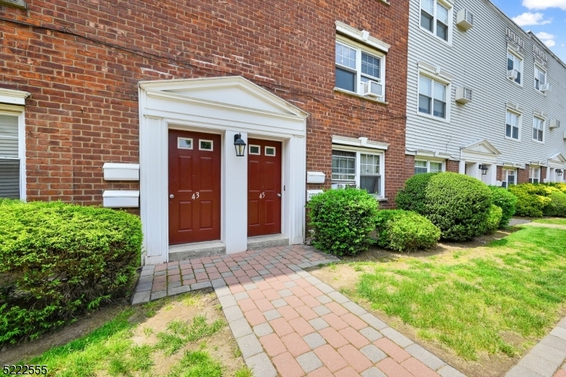 Foto principal - 45 Hastings Ave