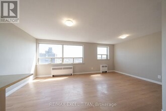 Building Photo - 468 Ottawa St N