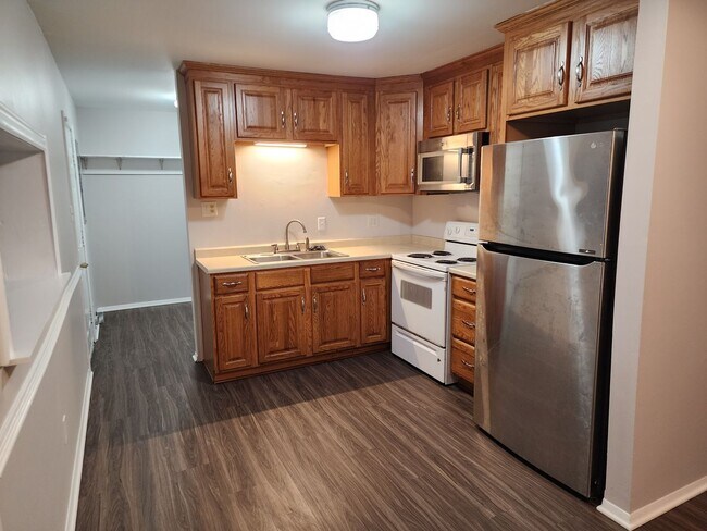 Foto del edificio - Updated 3 Bedroom, 1 bath with Large Backyard!