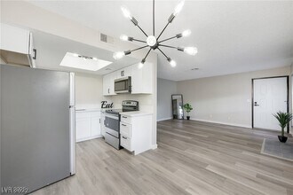 Building Photo - 5036 Newport Cove Dr