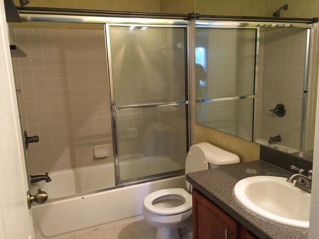 Building Photo - 204 Riversedge Dr