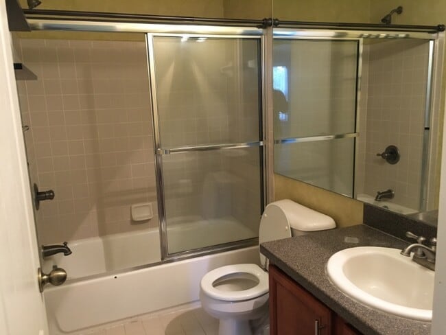 Foto del edificio - 204 Riversedge Dr
