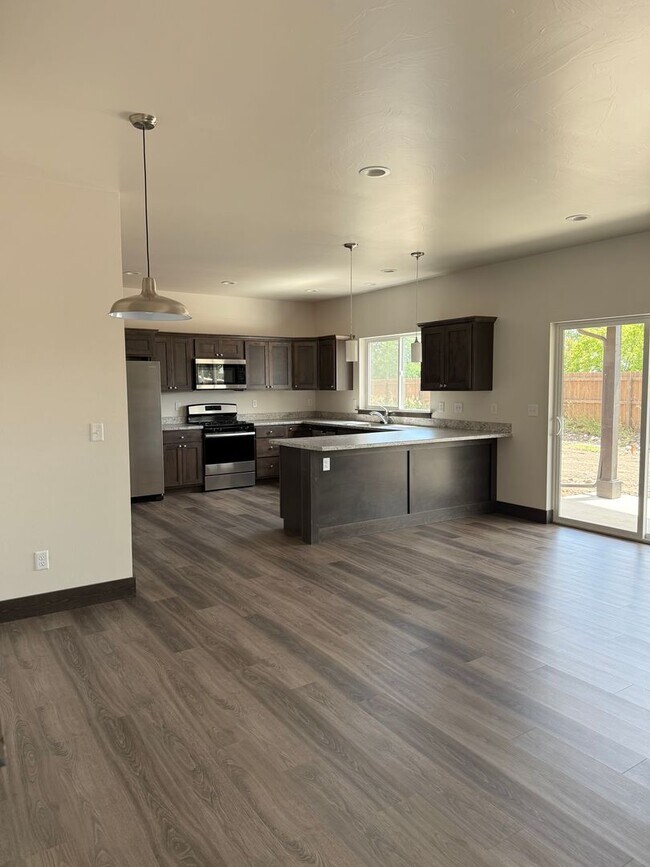 Building Photo - Brand New 3 Bed 2.5 Bath with double attac...