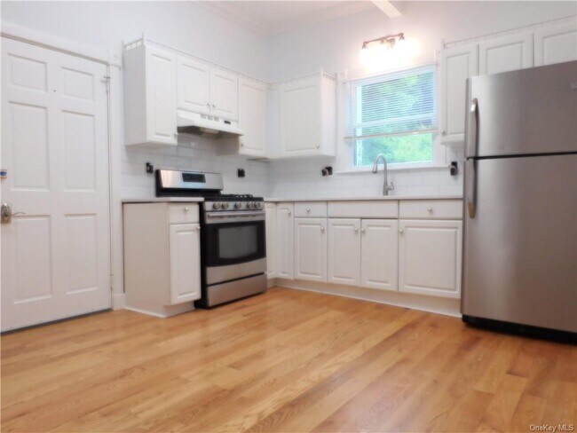 Building Photo - 440 Piermont Ave