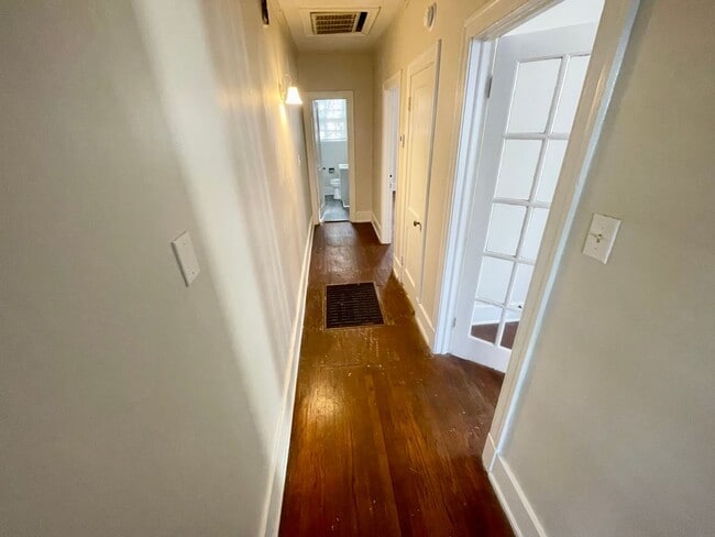 Building Photo - Charming 1-Bedroom Apartment in Belhaven H...