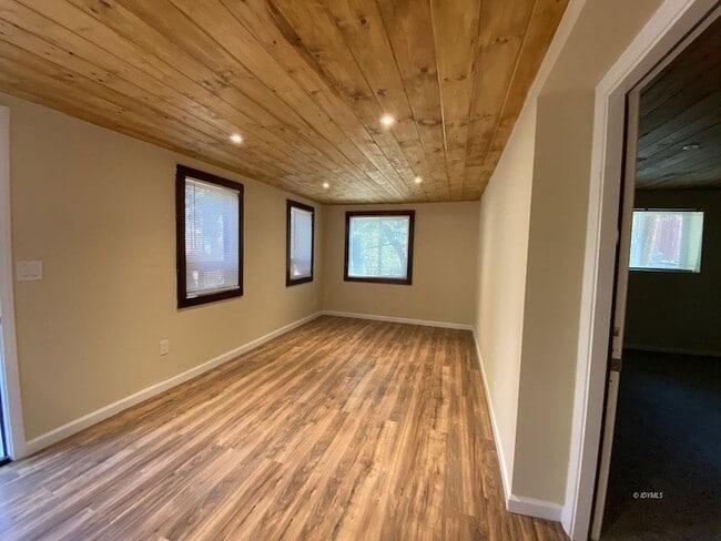 Building Photo - 54141 Pine Crest Ave