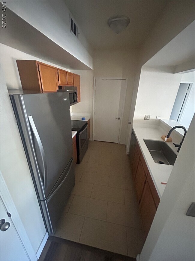 Foto del edificio - 9620 W Russell Rd