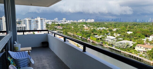 Foto del edificio - 3200 Collins Ave