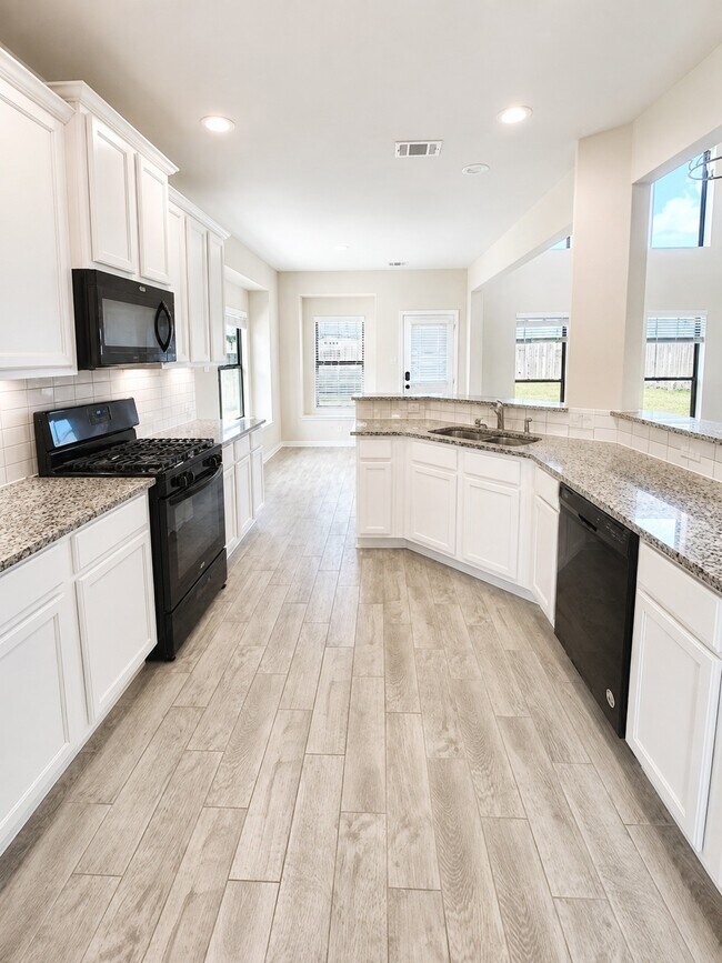 Building Photo - 40575 Goldeneye Pl