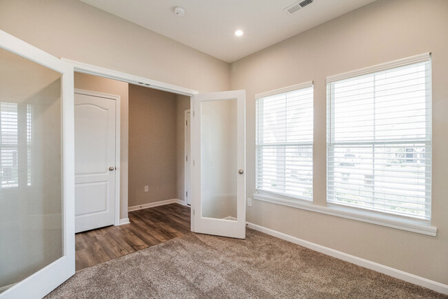 Building Photo - 1585 Cherry Blossom Dr