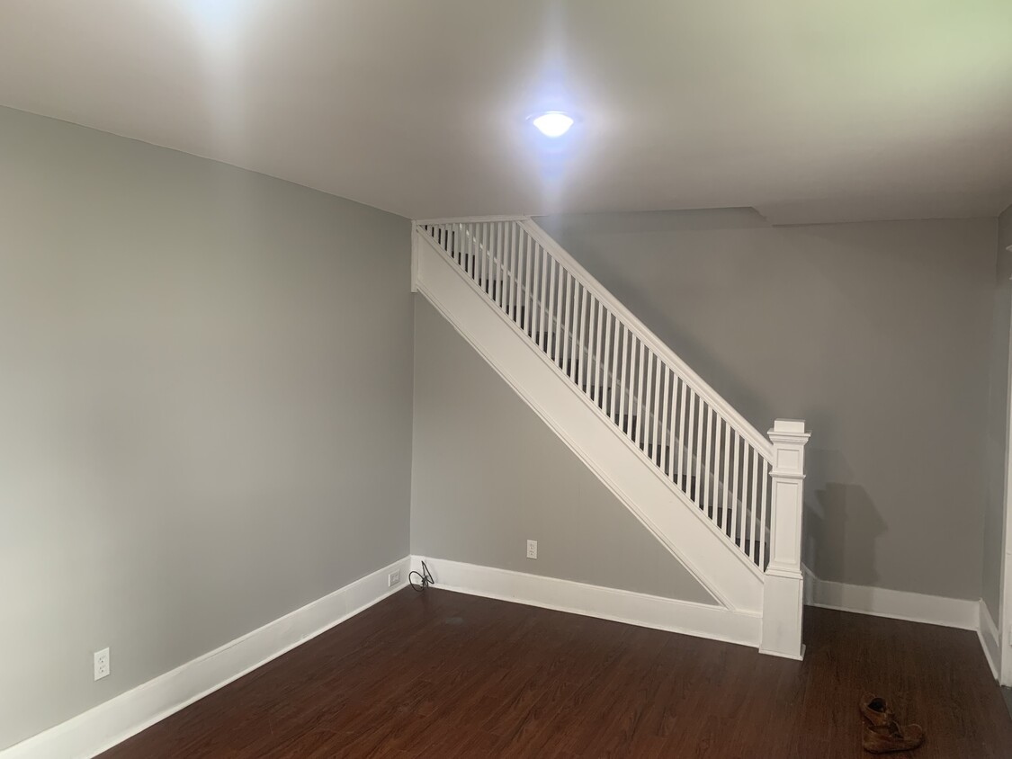 Primary Photo - 250 Maple Ave