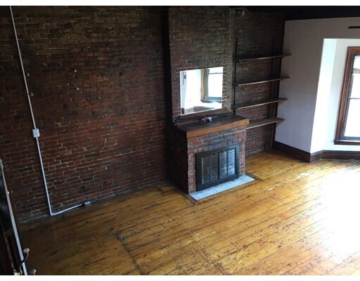 Building Photo - 393 Beacon St