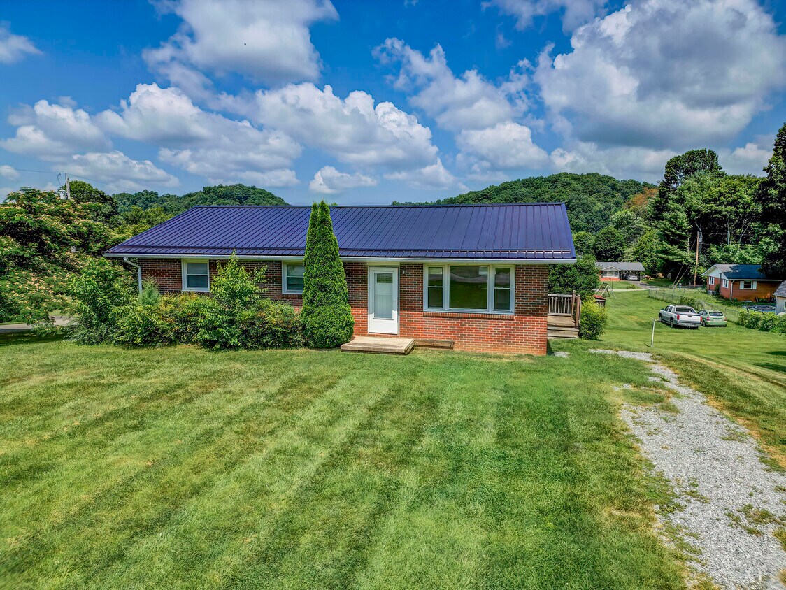 Foto principal - 101 Rose Ln
