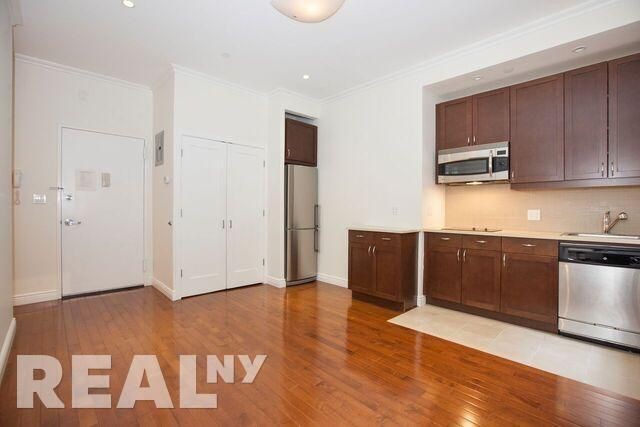 Building Photo - 488 7th Ave