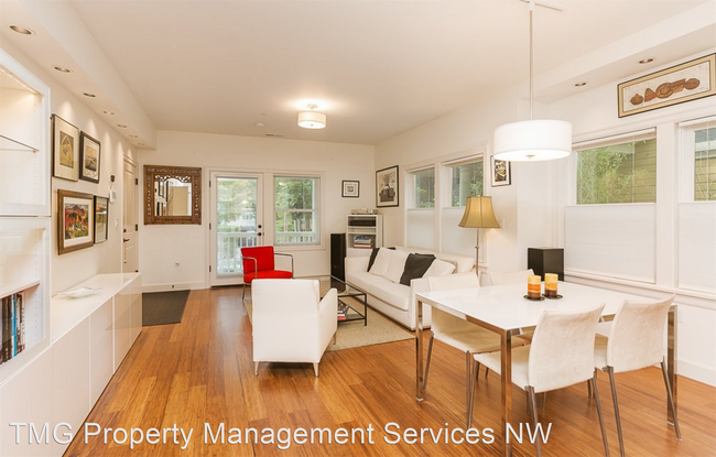 Building Photo - 2 br, 2 bath House - 2013 NE 10th Avenue U...