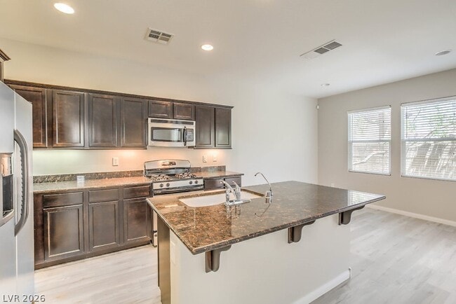 Foto del edificio - 8366 Stillhouse Ct