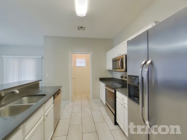 Building Photo - 442 E Cheyenne Rd