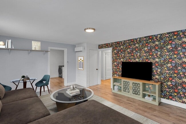 Building Photo - Adorable Cape Cod Charmer Available For Rent!