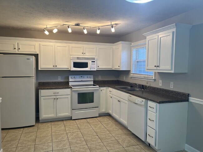 Building Photo - 3241 Hardwood Dr