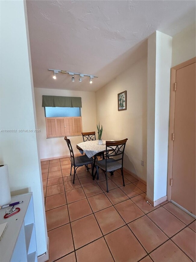 Building Photo - 1480 Euclid Ave