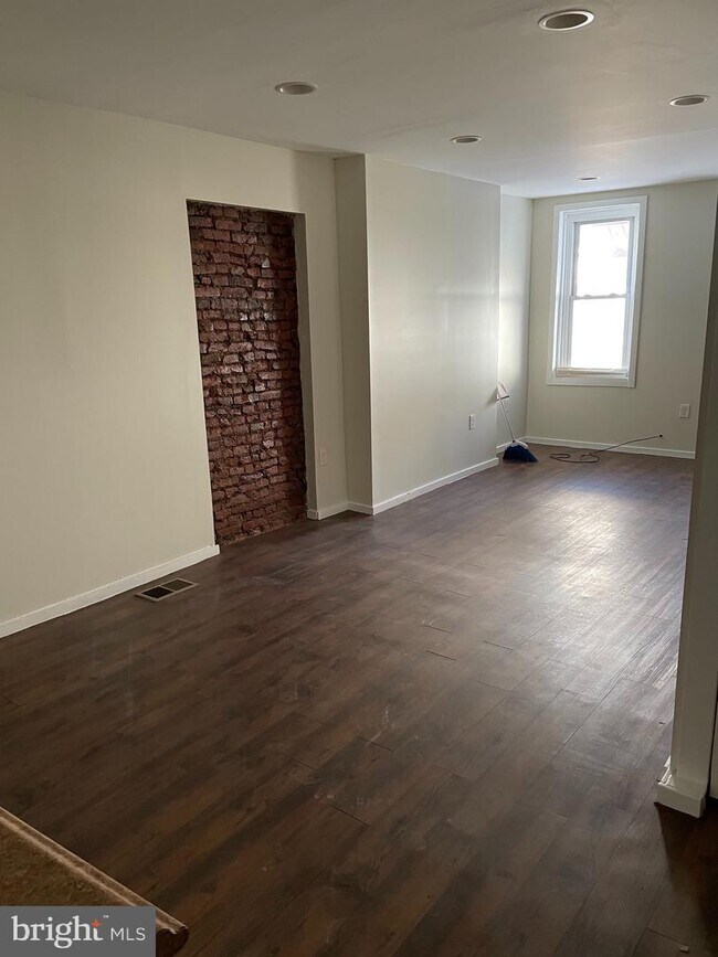 Building Photo - 1149 S Mole St