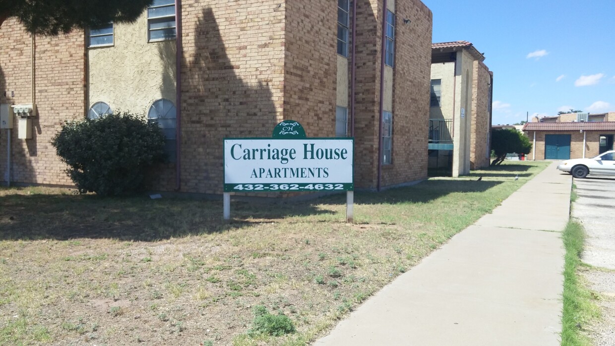 Primary Photo - Carriage House Apartments