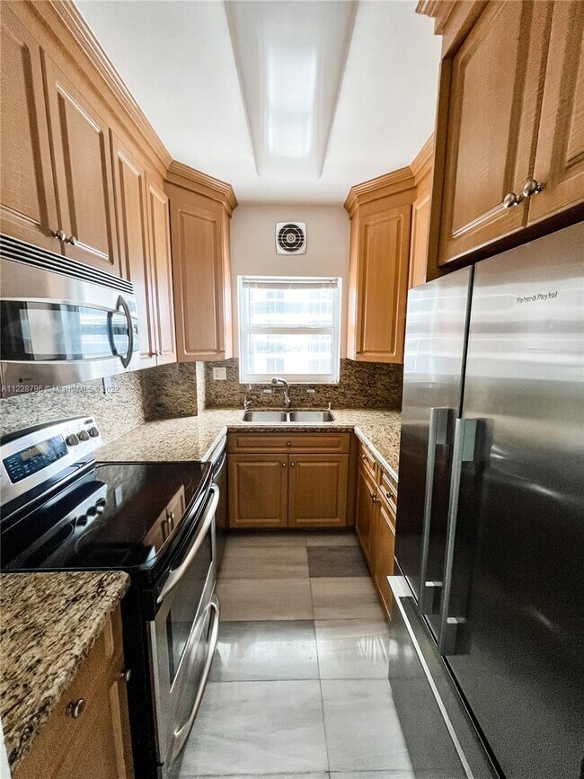 Building Photo - 4747 Collins Ave