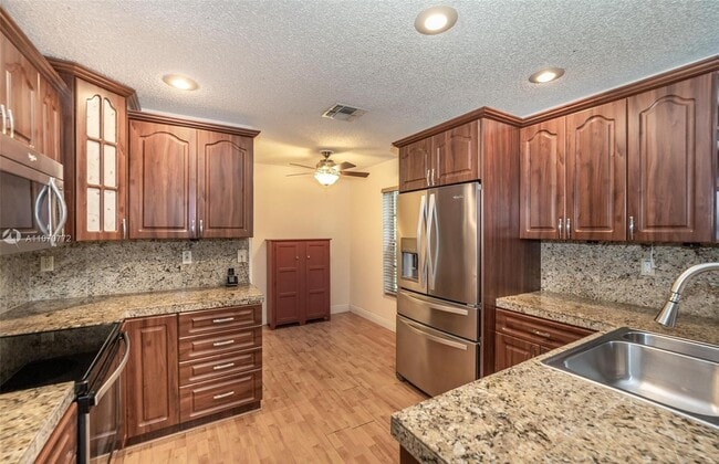 Building Photo - 8800 Lake Park Cir N