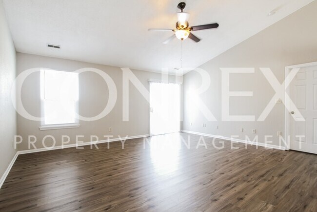 Foto del edificio - Lovely 3 Bedroom with Cathedral Ceilings!